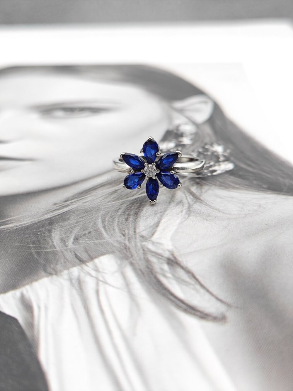 Pandora Sparkling Blue Herbarium Cluster Ring View 3